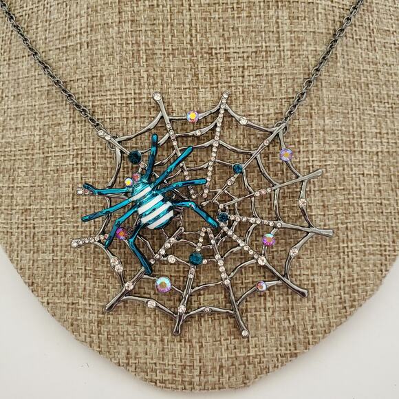 New Halloween Betsy Johnson Statement Necklace Spider and Web Silver Blue - Picture 3 of 12